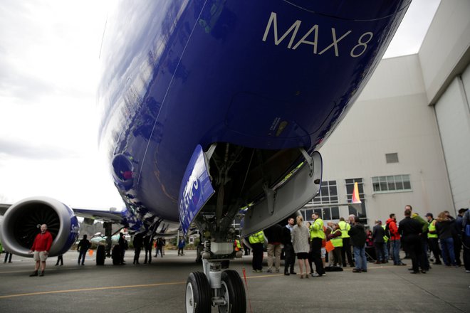 Boeing se ukvarja z računalniško opremo in popravilom varnostnega sistema, domnevnega krivca smrtonosnih nesreč. FOTO: REUTERS