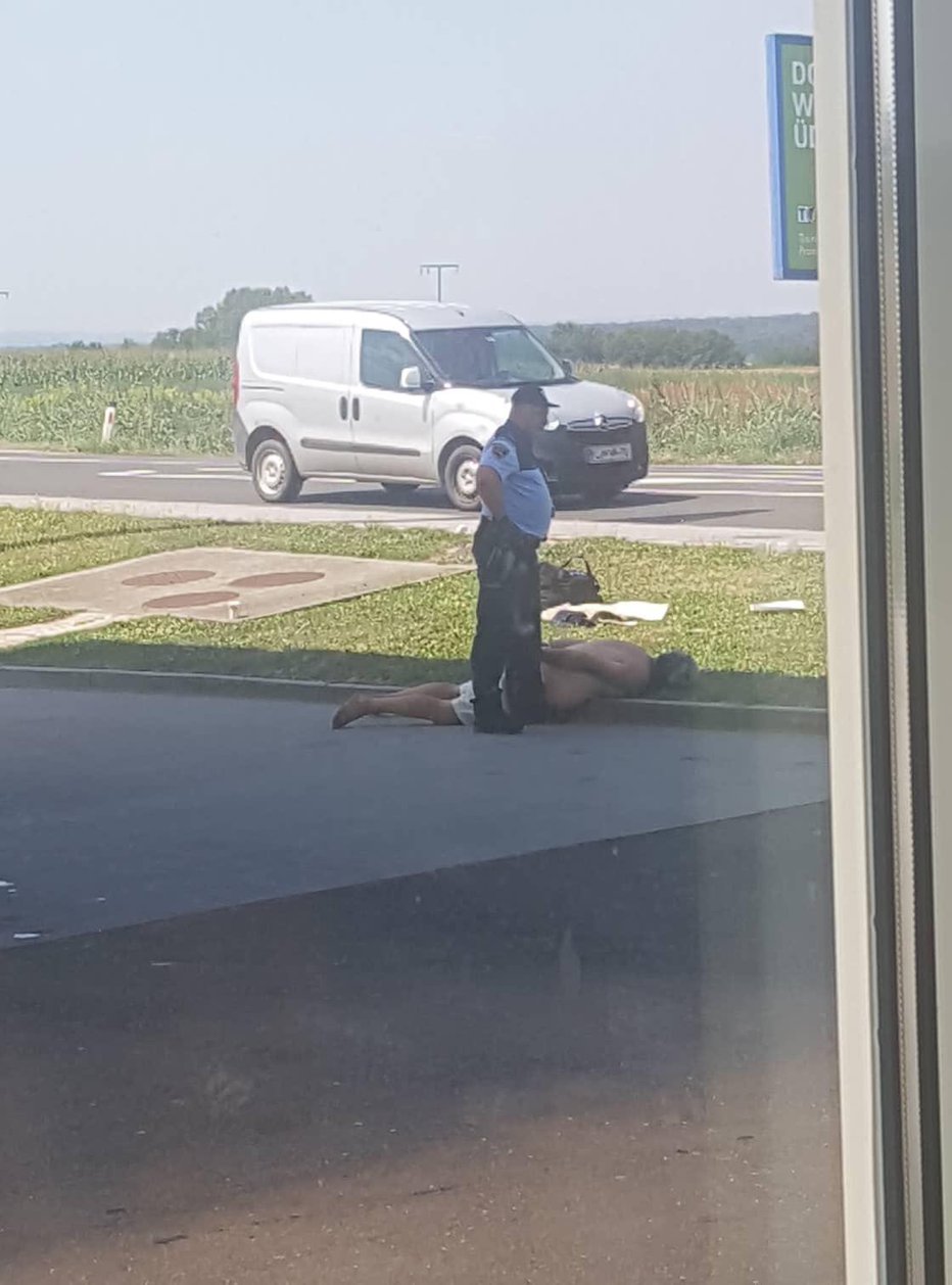 Fotografija: Policisti so Romuna vklenili in ga čakajo nadaljnji ukrepi. FOTO: B. B.