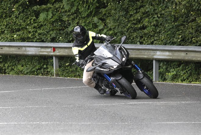 Srce nikena in izvor odličnega občutka v nagibih sta patentirana tehnologija več nagibnih koles in krmilni sistem ackermann. FOTO: Mavric Pivk