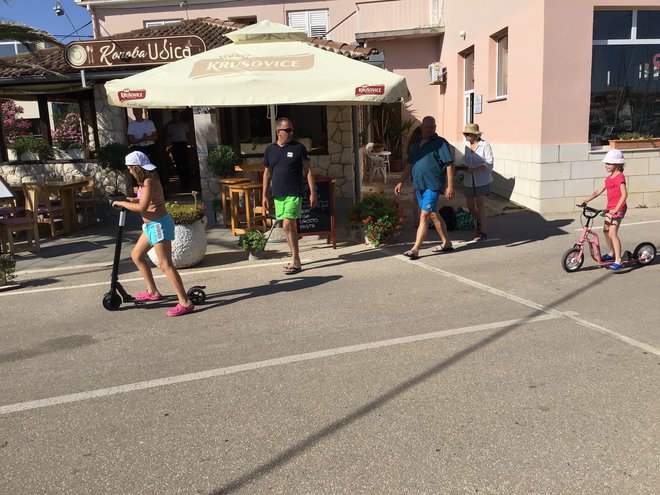 Konoba Udica je pri turističnem biroju v Kukljici na Ugljanu. FOTO: JANEZ PETKOVŠEK