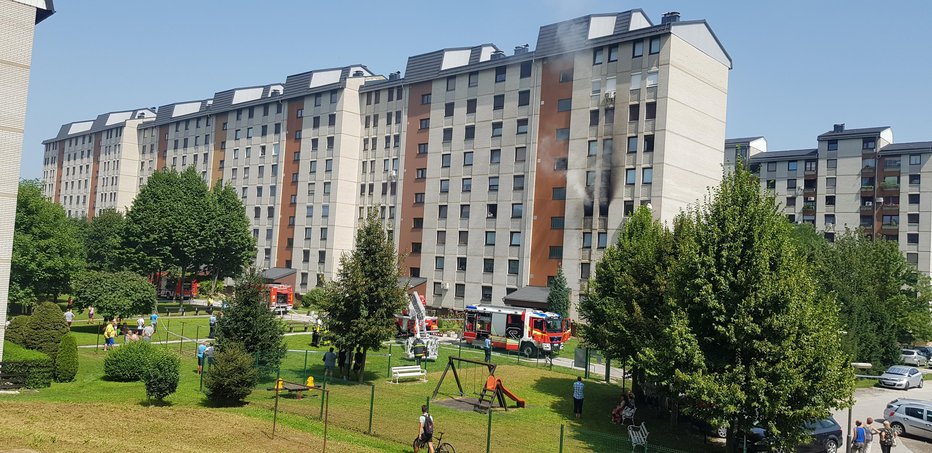 Fotografija: Požar v stanovanjskem bloku v Celju. FOTO: bralec