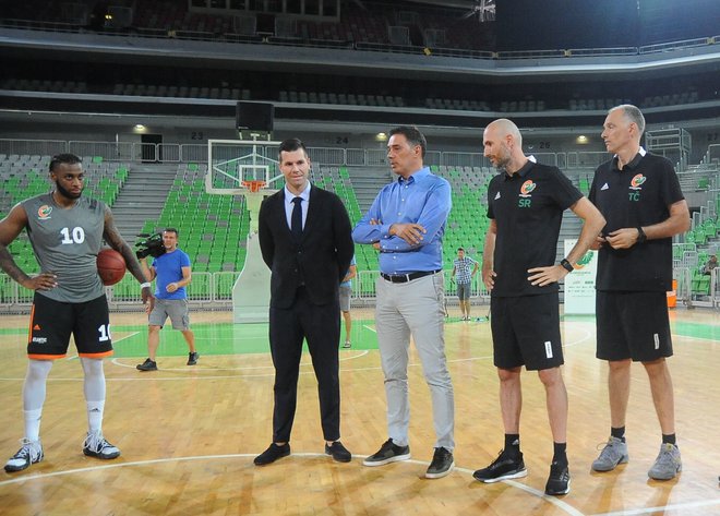 Teo Čizmić (skrajno desno) spet v Sloveniji. FOTO: DRAGO PERKO