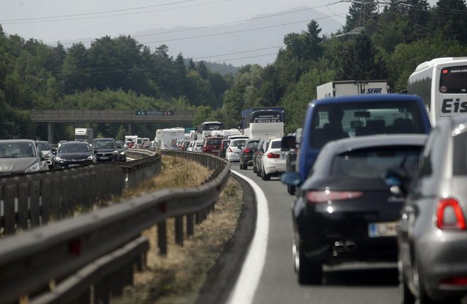 Gorenjska je te dni občasno en sam velik zastoj. FOTO: Blaž Samec