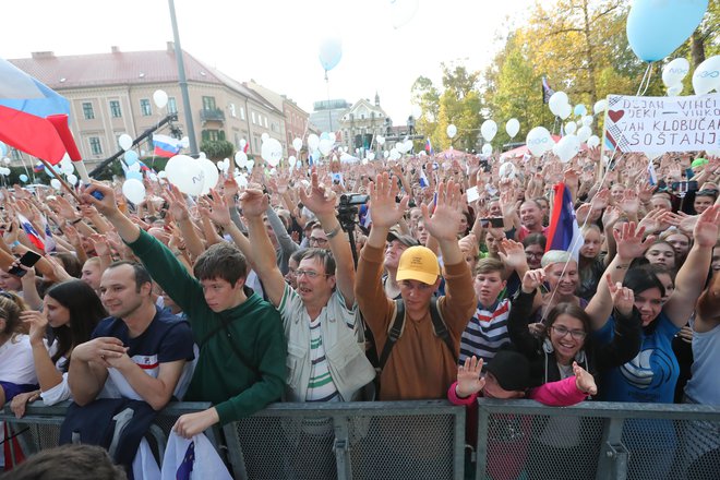 Odbojkarje so pozdravili navijači. FOTO: Dejan Javornik