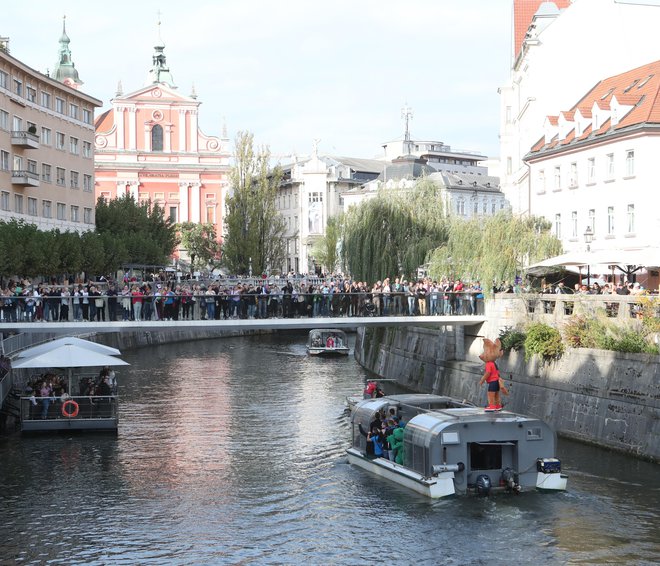 Odbojkarje so pozdravili navijači. FOTO: Dejan Javornik