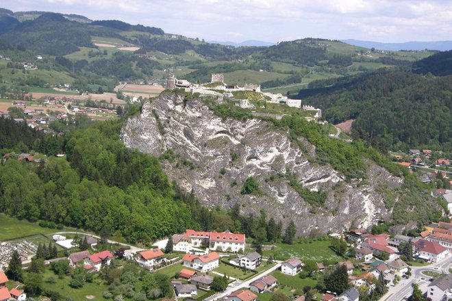 Decembra 1942 se je Handke rodil v Grebinju na Koroškem. FOTO: Marktgemeinde Griffen