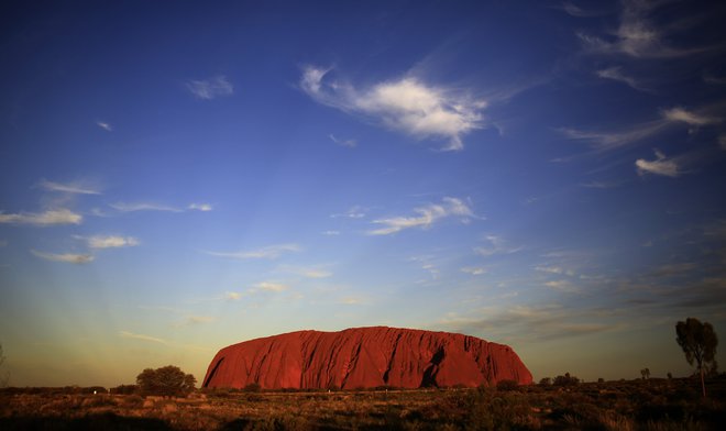 Za aboriginsko ljudstvo je Uluru sveti kraj. FOTO: Reuters