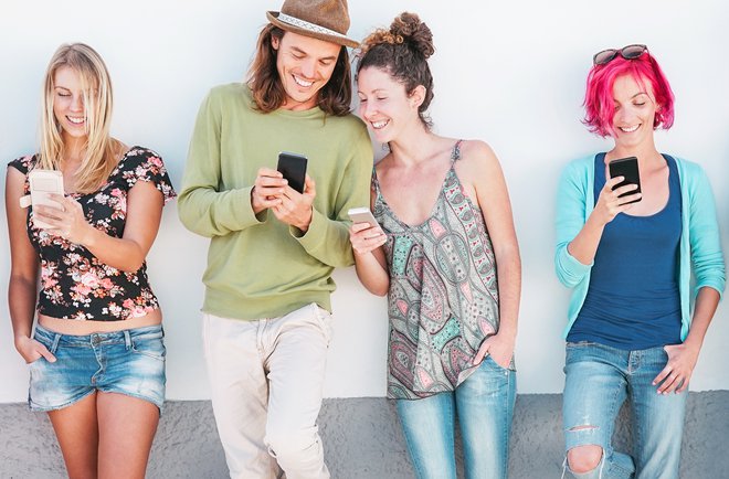 Pametni telefoni so postali nekaj nepogrešljivega. FOTO: Guliver/Getty Images