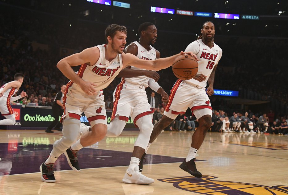 Fotografija: Goran Dragić tudi v novi vlogi ostaja vodja košarkarjev Miamija. FOTO: Reuters