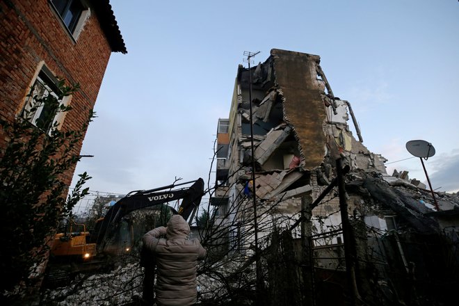 Močan potres je prizadel Albanijo. FOTO: Florion Goga, Reuters