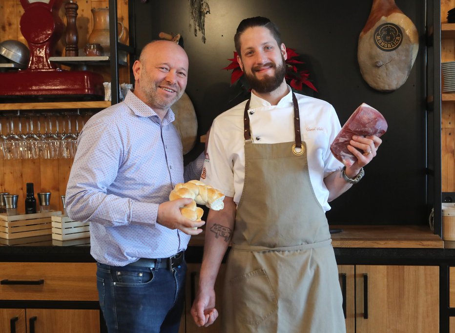 Fotografija: Šef Janko Kodila in chef Daniel Sukič FOTO: Dejan Javornik