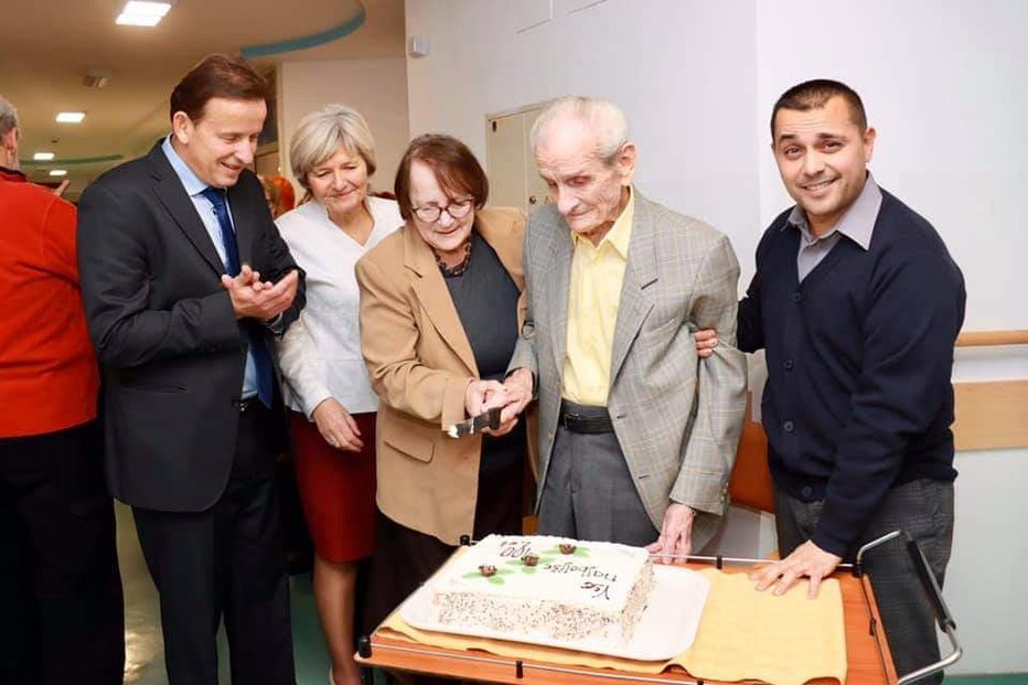 Fotografija: Priredili so mu proslavo, kakršna se spodobi ob takšnem jubileju. FOTO: osebni arhiv