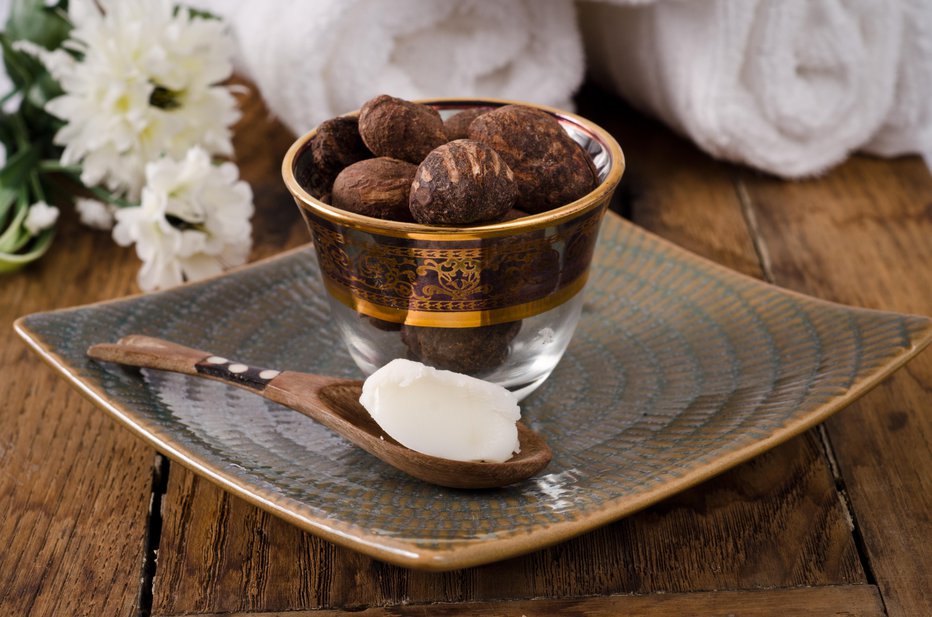 Fotografija: shea nuts in a glass and shea butter. Shea nuts come from Africa and are used as components iin many cosmetic products