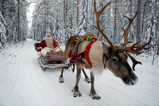 24. decembra s svojimi jelenčki odrine na pot okoli sveta. FOTO: REUTERS