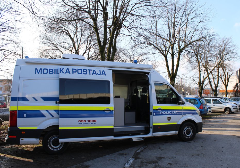 Fotografija: Mobilna policijska postaja. FOTO: PU Ljubljana