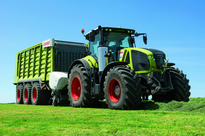 Claas axion 960 je zmagovalec v kategoriji najbolj trajnostni traktor. Njegova tehnologija je enostavnejša za uporabo kot kadar koli doslej. Nastavitev tlaka v pnevmatikah omogoča prihranek goriva, predvsem pa učinkovitejše in boljše delovanje na terenu v vseh okoliščinah. FOTO: Claas