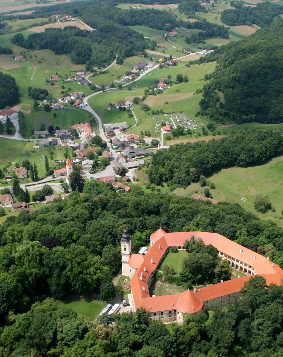 Fotografija: Grad Grad na Goričkem s 365 sobami. FOTO: Oste Bakal