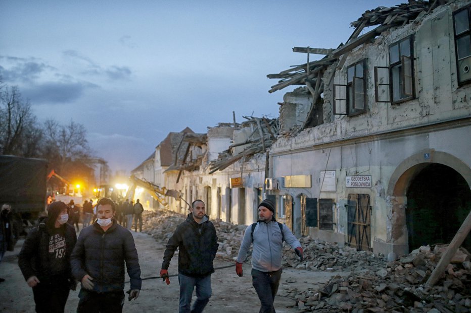 Fotografija: Tresenja še ni konec. FOTO: Blaž Samec