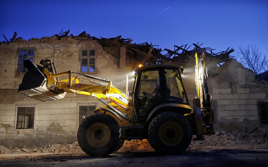 Fotografija: Posledice potresa v Petrinji. FOTO: Blaž Samec