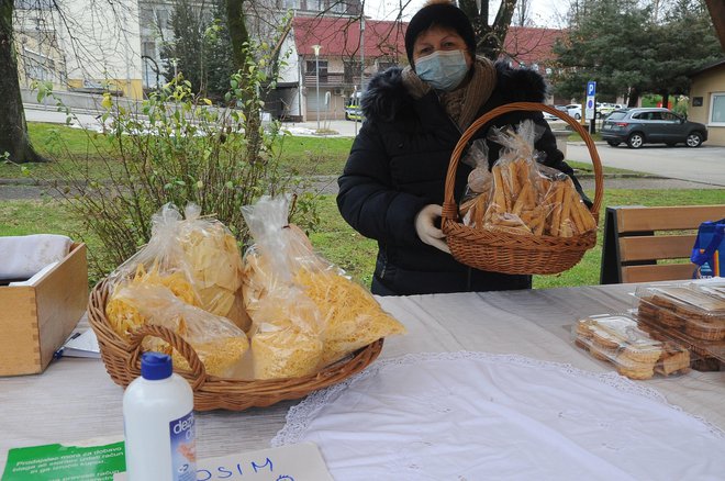 Gospa Nada se znajde za vsako stojnico.