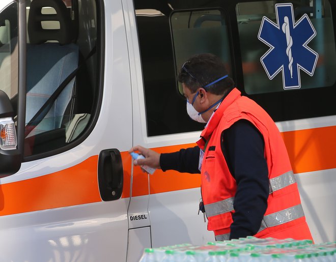 Število obolelih za koronovirusom po vsej Evropi strmo raste. FOTO: Carlo Hermann/AFP