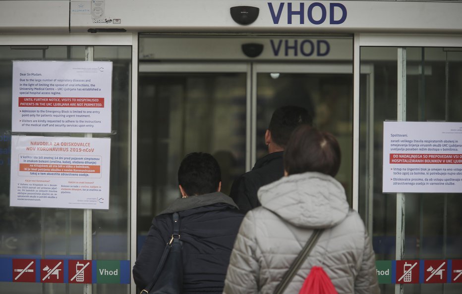 Fotografija: Še vedno sledijo vsem prvim vnosom, a med primeri v Sloveniji so tudi že sekundarne okužbe. FOTO: Jože Suhadolnik/Delo