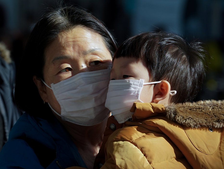 Fotografija: Najostrejši ukrepi sicer še vedno veljajo v provinci Hubei. FOTO: Reuters