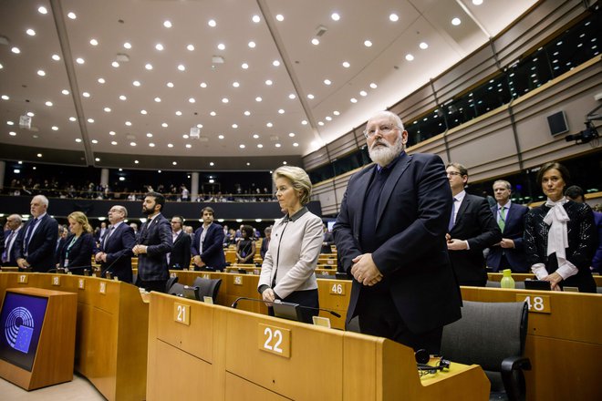 Zasedanje se je začelo z minuto molka. FOTO: Aris Oikonomou/Afp