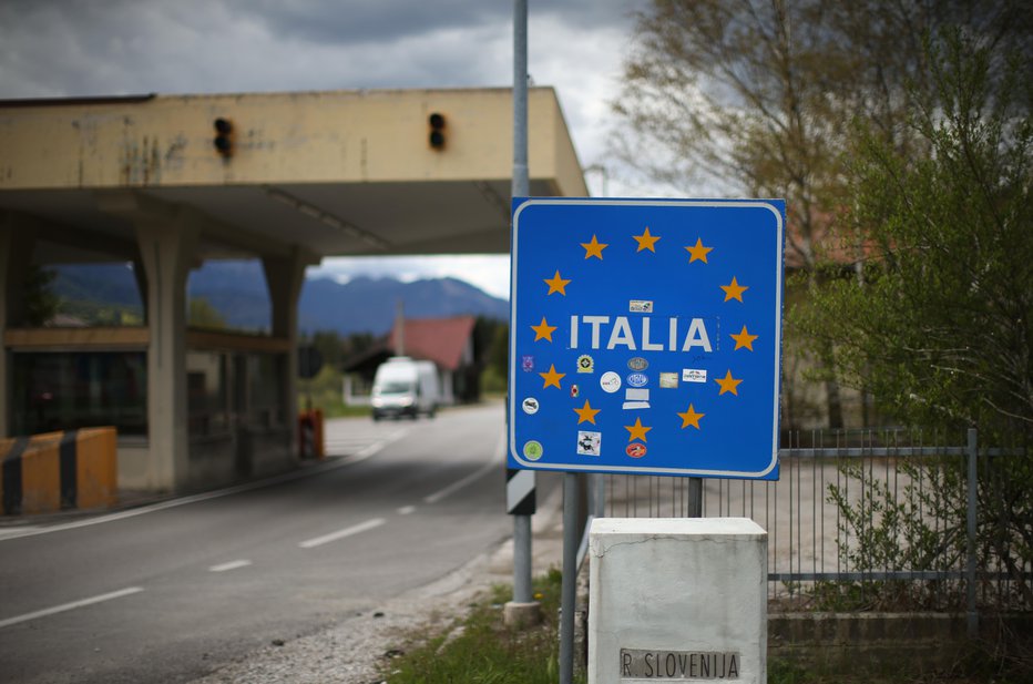 Fotografija: Meja z Italijo se bo zaprla, ko bodo izpolnjeni tehnični in administrativni pogoji. FOTO: Jure Eržen/Delo