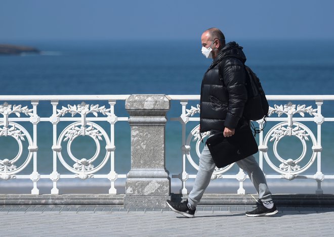 S 3434 smrtnimi žrtvami zaradi covida-19 je Španija prehitela Kitajsko. FOTO: Ander Gillenea/AFP