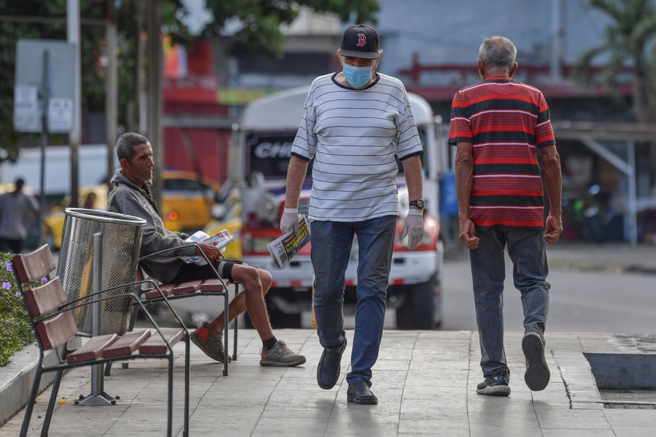 Fotografija: Prizor iz panamske prestolnice. V 4-milijonski Panami so potrdili 443 okužb, zaradi novega koronavirusa pa je umrlo osem oseb. FOTO: Luis Acosta/AFP