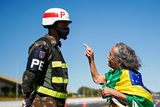 V Braziliji je števio okužb krepko preseglo milijon. FOTO: Sergio Lima/Afp