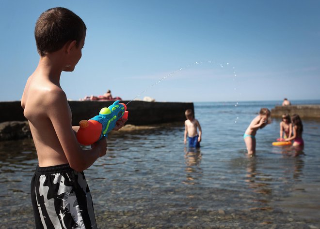 Na Hrvaškem je bilo v prevem tednu julija 70.000 Slovencev. FOTO: Jože Suhadolnik/Delo