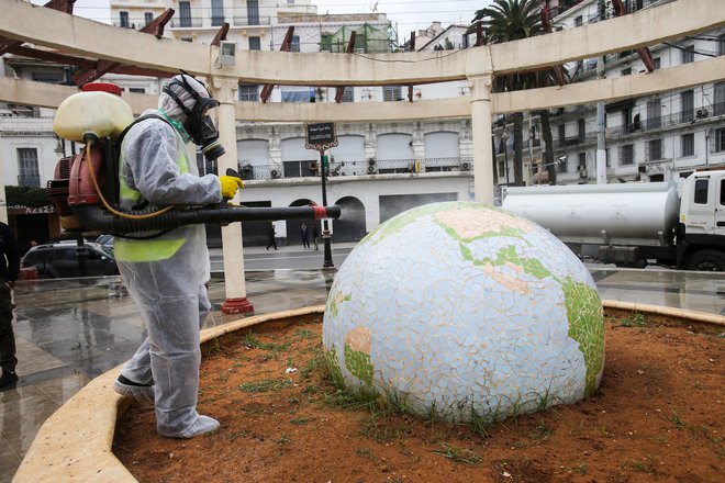 V Alžirijo je koronavirus prišel fabruarja s poroke v Franciji. FOTO: Ramzi Boudina/Reuters