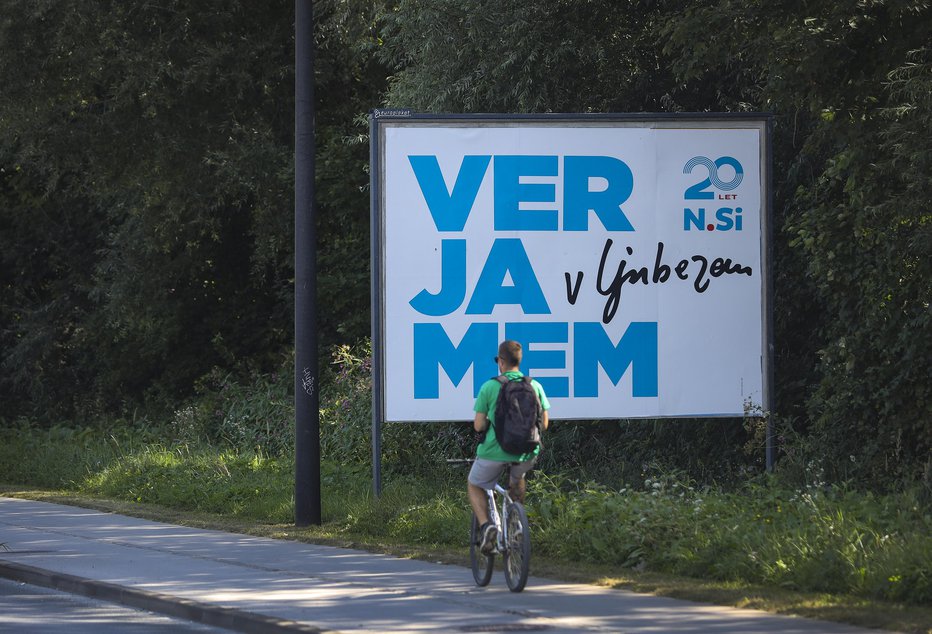 Fotografija: Oglasni prostor je poceni, kot že dolgo ne. To je izrabila tudi NSi ob kampanji ob svoji dvajsetletnici.
FOTO: Jože Suhadolnik/Delo