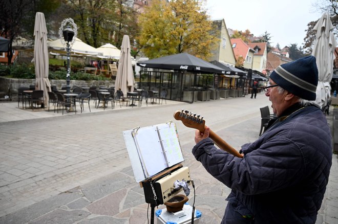 Prazni lokali v središču Zagreba. FOTO: Denis Lovrovic/AFP