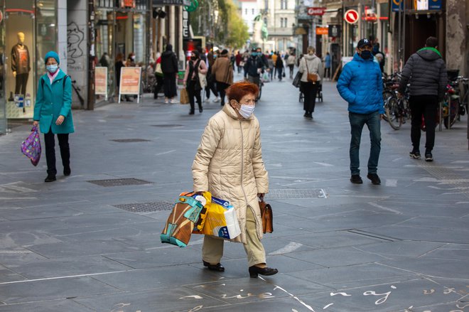 Od danes naprej se ne smemo več družiti. FOTO: Voranc Vogel/Delo