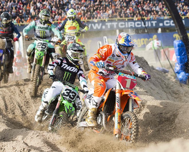 Jeffrey Herlings si je premierni naslov svetovnega prvaka pridirkal v zlatih škornjih in dresu z zlato številko. FOTO: Vincent Jannink/AFP