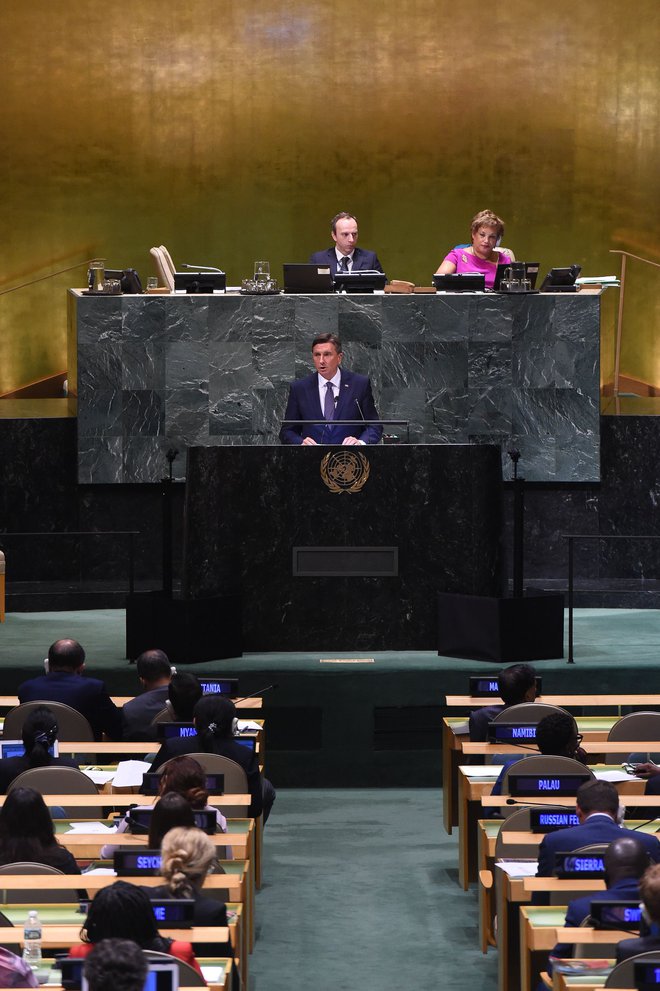 Pahorja spremlja zunanji minister Miro Cerar, ki se je v torek udeležil transatlantske večerje v organizaciji ameriškega državnega sekretarja Mika Pompea. FOTO: Bryan R. Smith/Afp