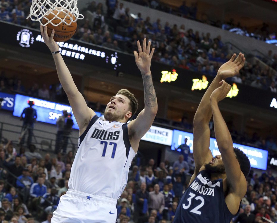 Fotografija: Luka Dončić je bil v Dallasu prvo ime v zmagoviti tekmi proti Minnesoti. FOTO: AP