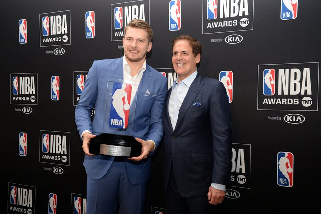 Luka Dončić in njegov šef Mark Cuban. FOTO: Reuters