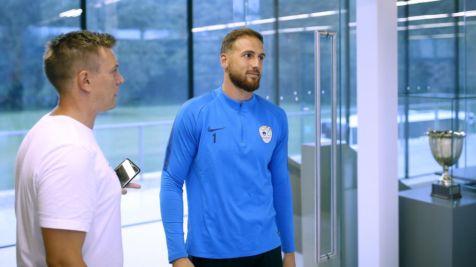 Fotografija: Jan Oblak bo v tekmi s Poljsko gotovo eden najvidnejših akterjev, saj ga čaka veliko dela v boju z odličnimi napadalci gostov. FOTO: Blaž Samec