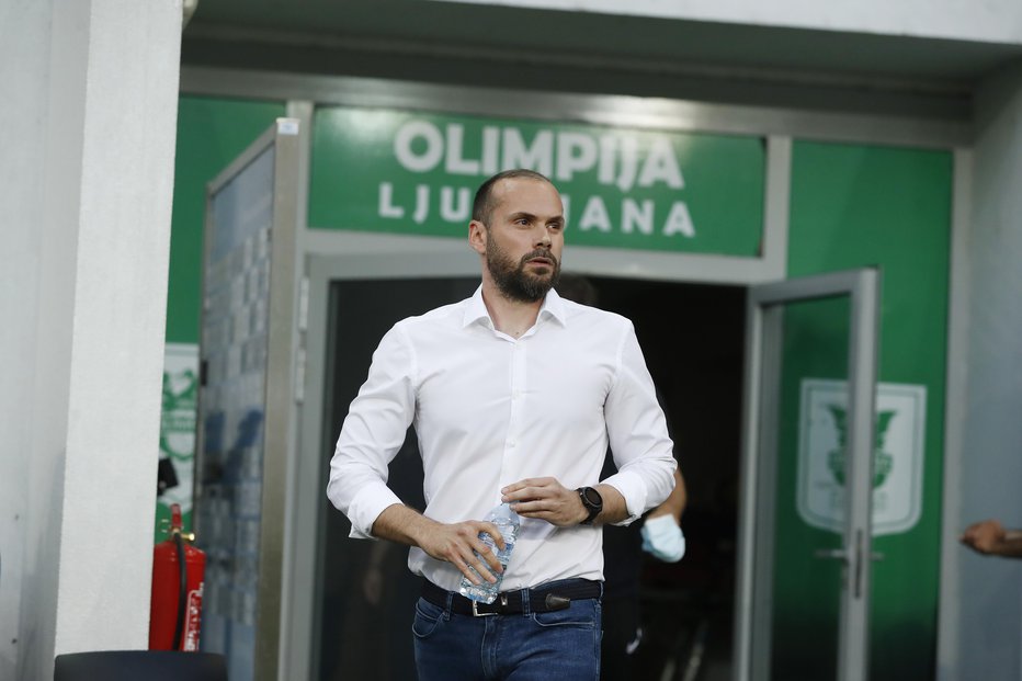 Fotografija: Trener Dino Skender je danes izvedel za novo veliko težavo, s katero se bodo soočili ljubljanski nogometaši. FOTO: Leon Vidic/Delo