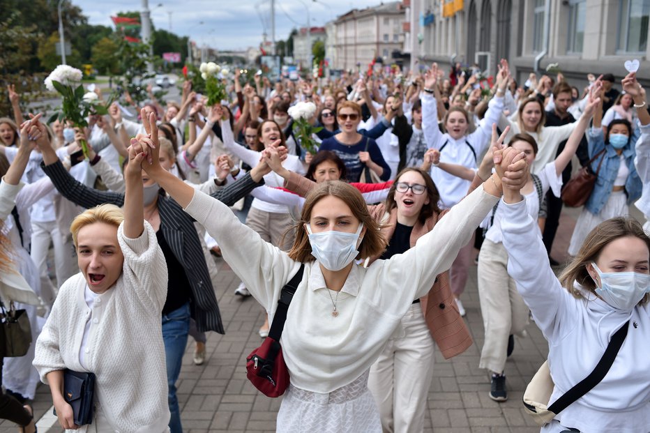 Fotografija: Vsaj dva mrtva protestnika, najmanj 6.700 priprtih demonstrantov za zdaj v Belorusiji. Foto: Sergei Gapon/Afp