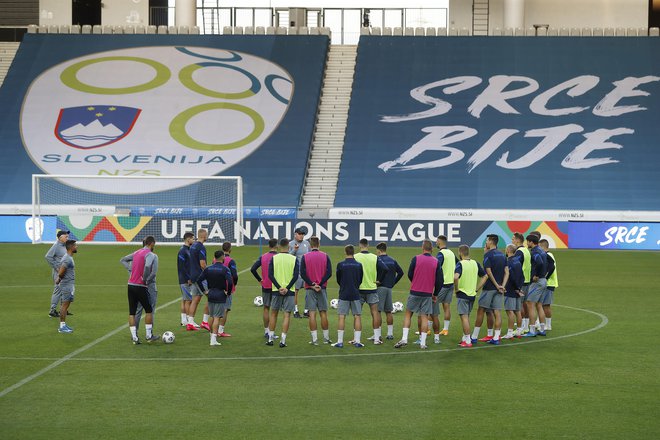 Slovenski nogometaši bodo oktobra merili na poln plen v Uefini ligi narodov na gostovanjih v Prištini in Kišinjovu, še prej bodo igrali prijateljsko tekmo s San Marinom. FOTO: Leon Vidic