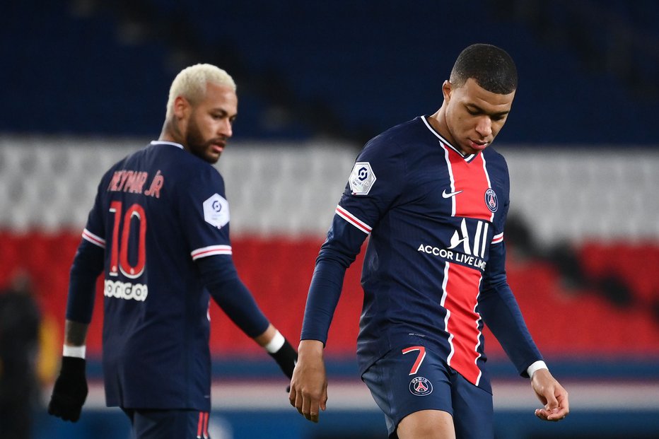 Fotografija: Neymar in Kylian Mbappe bosta želela popraviti vtis na Old Traffordu. FOTO: Franck Fife/AFP