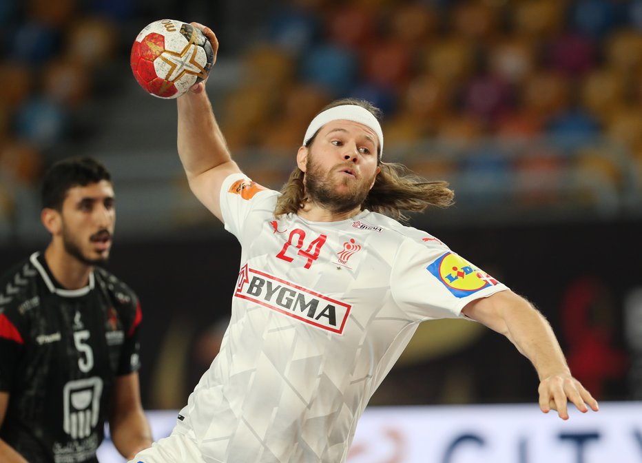 Fotografija: Danski zvezdnik Mikkel Hansen je Egipčanom zabil deset golov, a končnico spremljal na kazenskem stolu. FOTO: Mohamed Abd El Ghany/Reuters