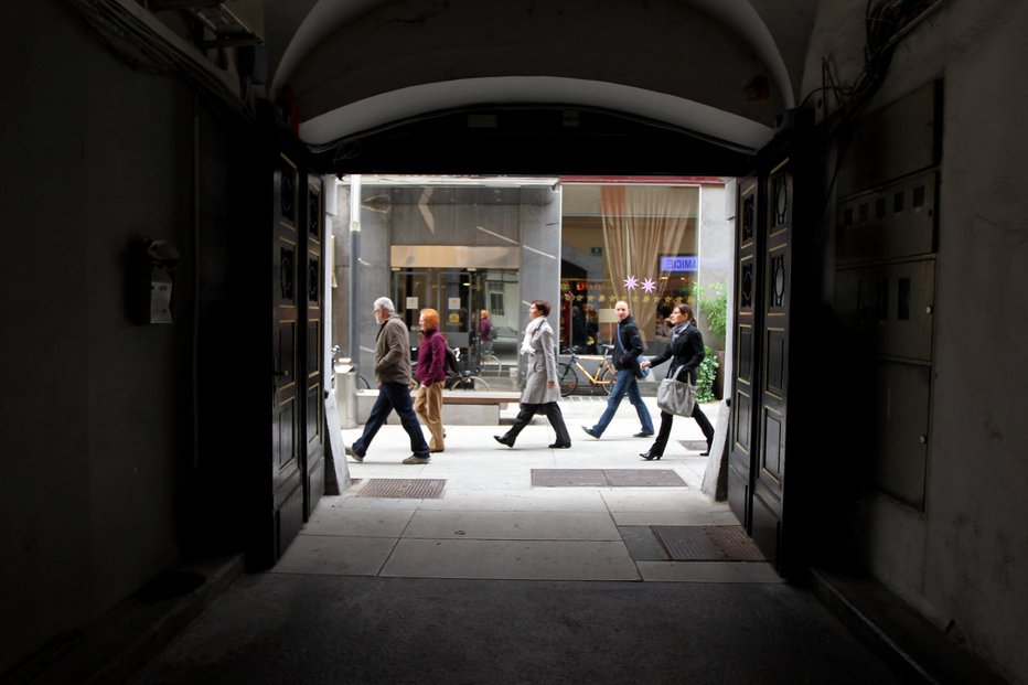 Fotografija: Zgodilo se je na Nazorjevi v Ljubljani. FOTO: Vogel Voranc