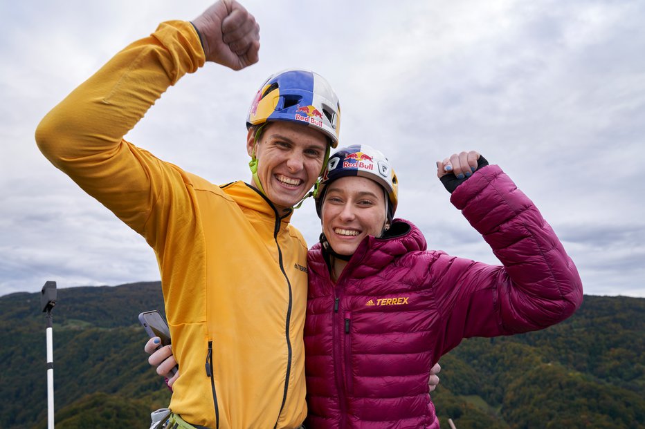 Fotografija: Takole sta Domen in Janja proslavila svoj podvig! FOTO: Jakob Schweighofer/red Bull Content Pool