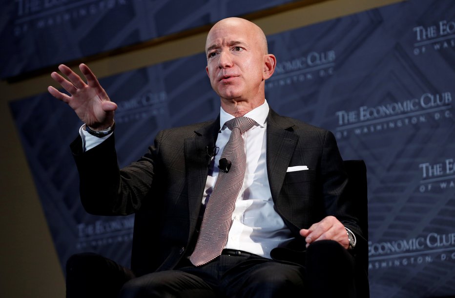 Fotografija: Jeff Bezos velja za najbogatejšega človeka. FOTO: Joshua Roberts, Reuters